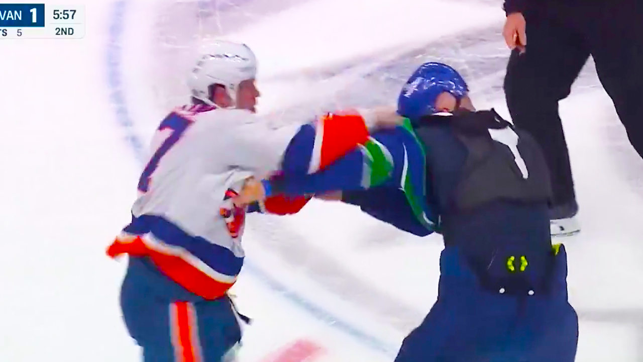 Vincent Desharnais Matt Martin Fight | New York Islanders vs Vancouver Canucks 2024 NHL Highlights
