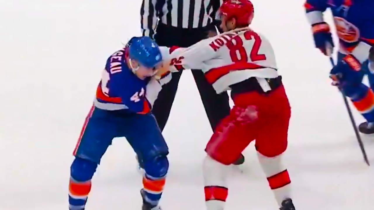 Jean-Gabriel Pageau Jesperi Kotkaniemi Fight | Carolina Hurricanes vs New York Islanders 2025 NHL Highlights
