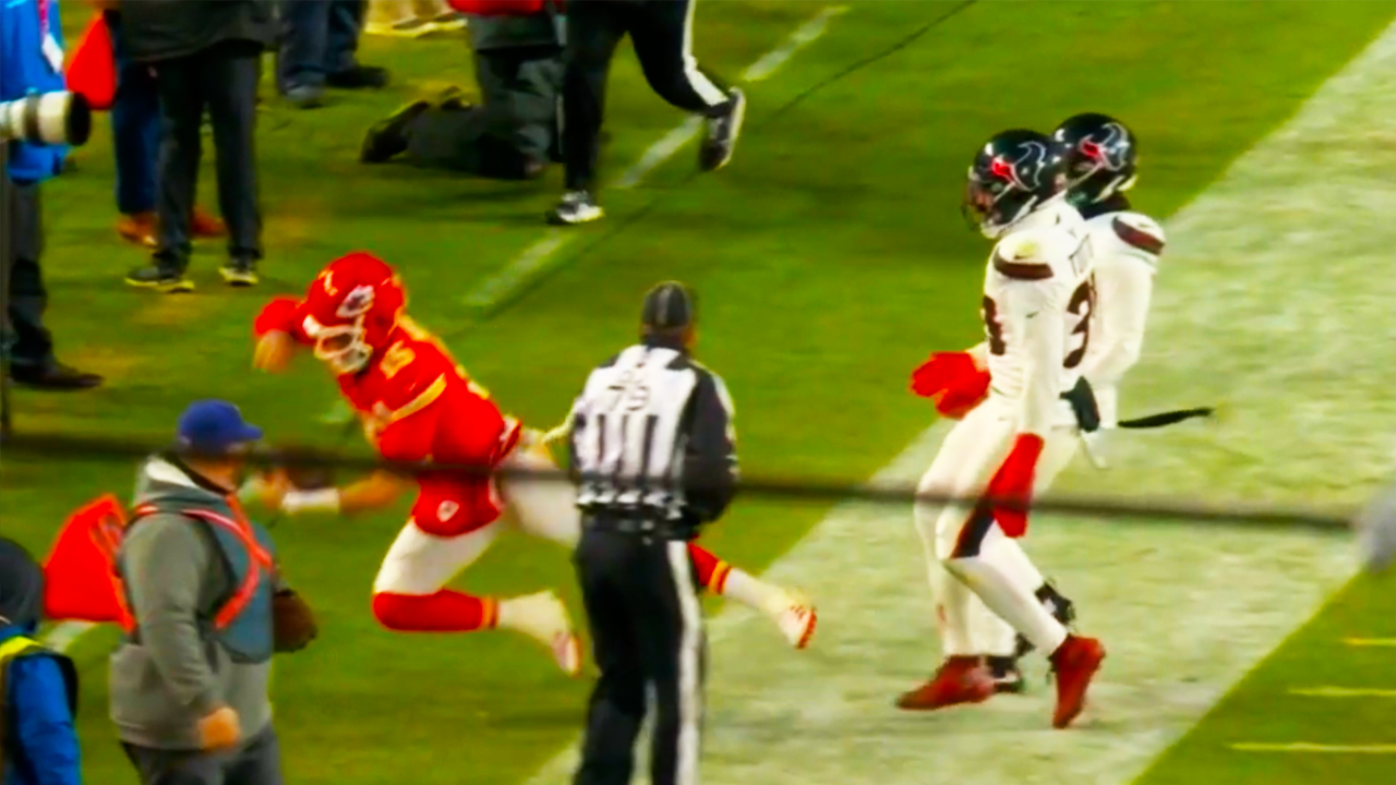 Patrick Mahomes FLOP Out of Bounds | Houston Texans vs Kansas City Chiefs 2025 NFL Highlights