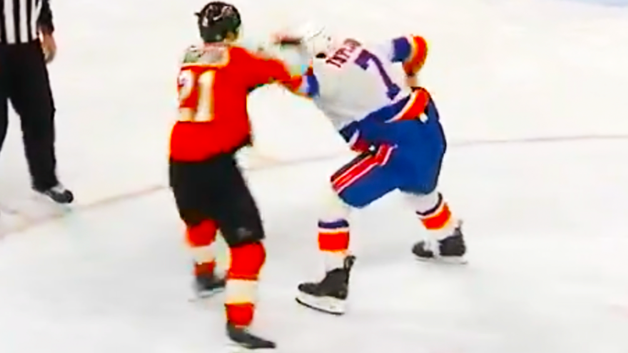 Scott Laughton Maxim Tsyplakov Fight | Philadelphia Flyers vs New York Islanders 2025 NHL Highlights