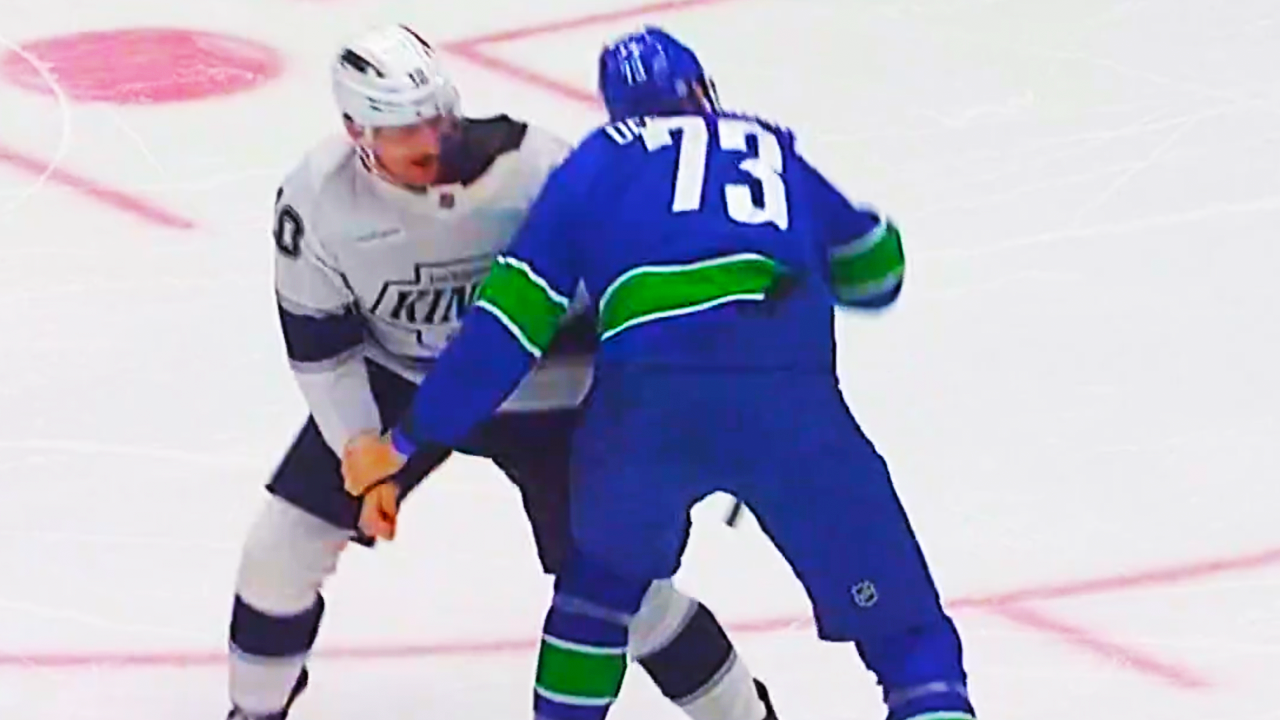 Tanner Jeannot Vincent Desharnais Fight | LA Kings vs Vancouver Canucks 2025 NHL Highlights