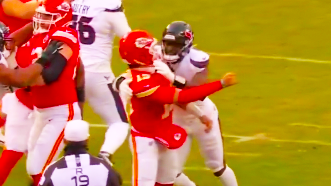 Will Anderson Jr CONTROVERSIAL Roughing the Passer Penalty on Patrick Mahomes | Kansas City Chiefs vs Houston Texans 2025 NFL Highlights