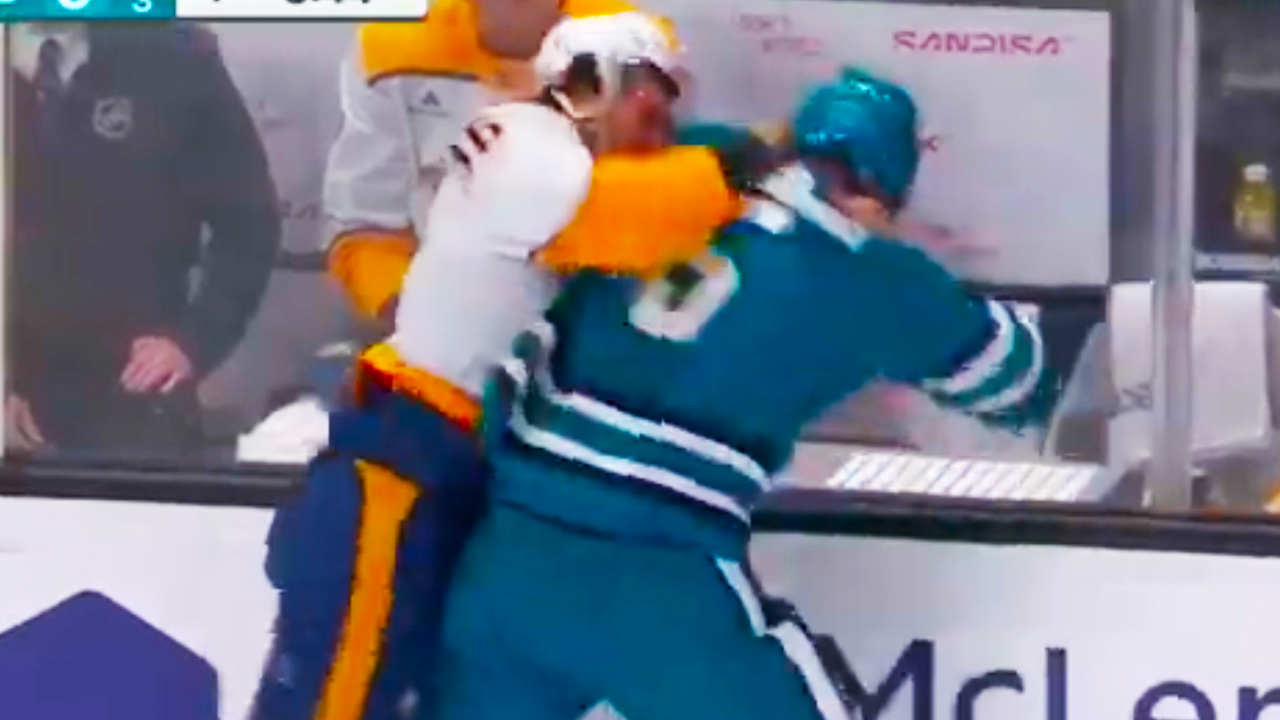 Cole Smith Vincent Desharnais Fight | San Jose Sharks vs Nashville Predators 2025 NHL Highlights