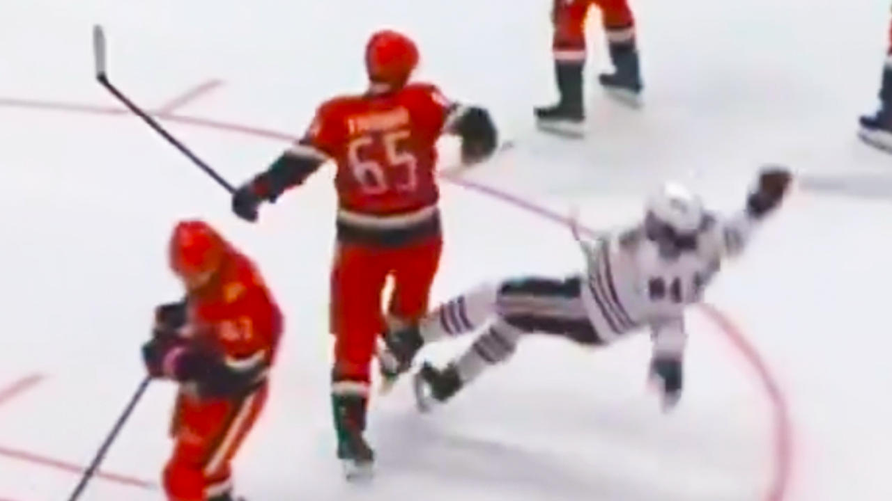 Jacob Trouba Fight After Hit on Landon Slaggert | Anaheim Ducks vs Chicago Blackhawks 2025 NHL Highlights