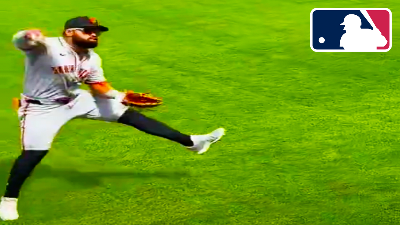 Heliot Ramos throws ball at heckler in crowd | San Francisco Giants vs Chicago Cubs 2025 MLB Highlights