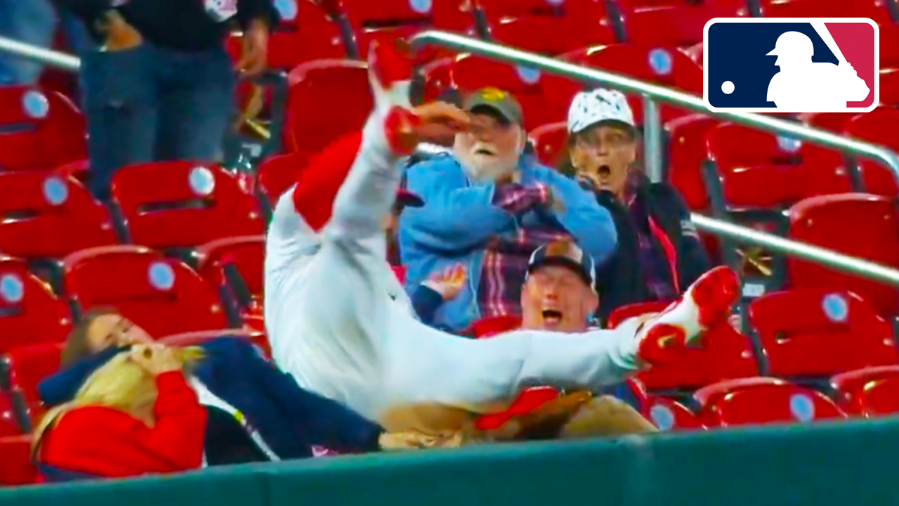 Nolan Arenado Dives into Little Girl to Catch Pop Up Ball | New York Mets vs St Louis Cardinals 2025 MLB Highlights