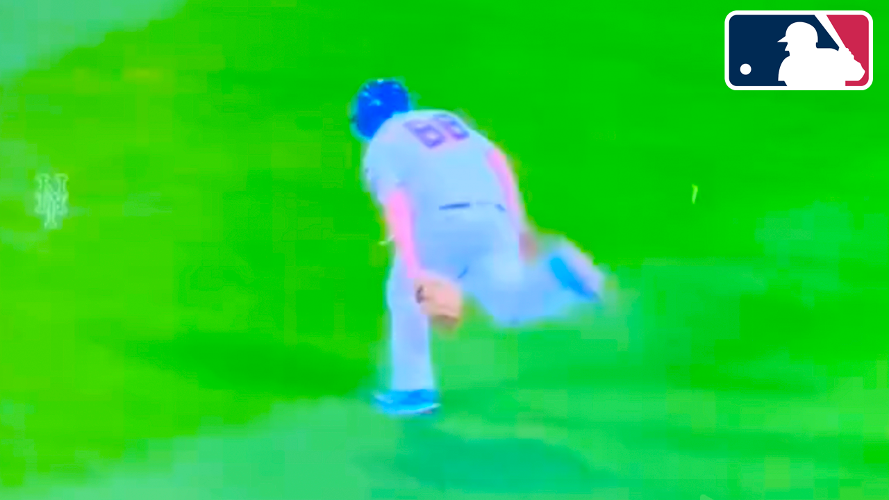 Mets Ball Boy Falls Chasing Ball on Field | Mets vs Nationals 2025 MLB Highlights