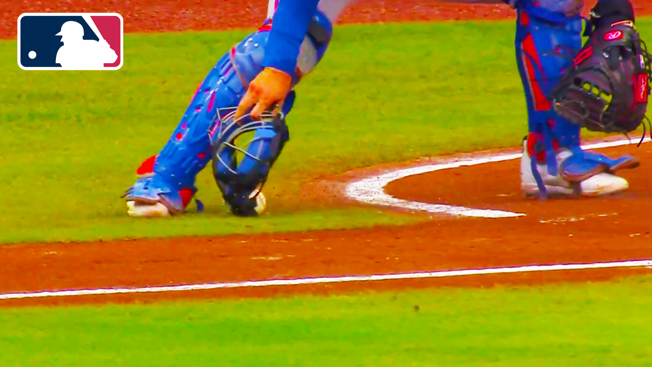 Runners advanced run scored in game because Luis Torrens touched the ball with his mask | Mets vs Braves Highlights