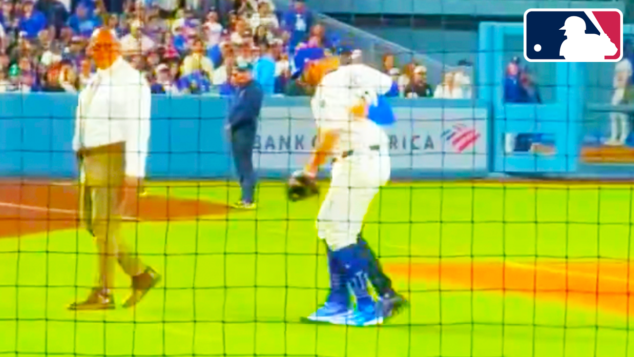 Max Muncy Injury (Knee) Gets Helped Off Field | LA Dodgers vs White Sox 2025 MLB Highlights