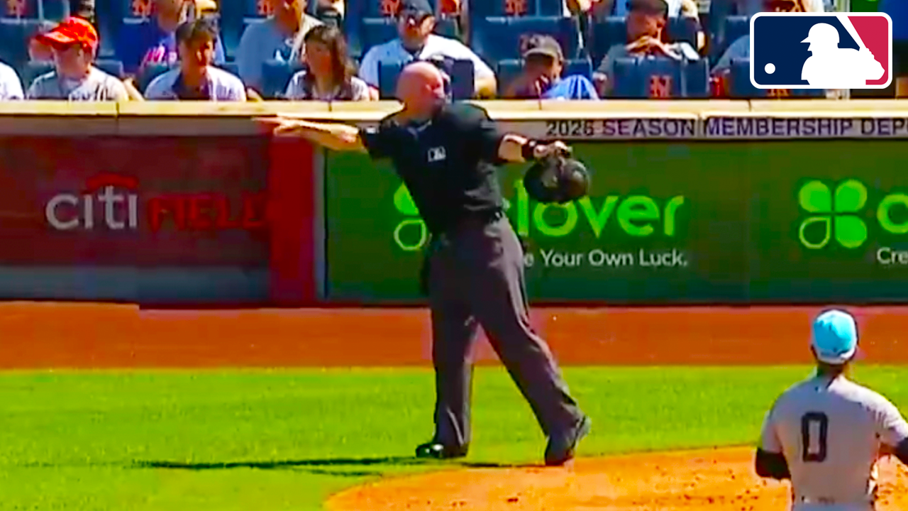 Mike Estabrook Umpire Hot Mic Yelling at Mets Dugout | Yankees vs Mets 2025 MLB Highlights