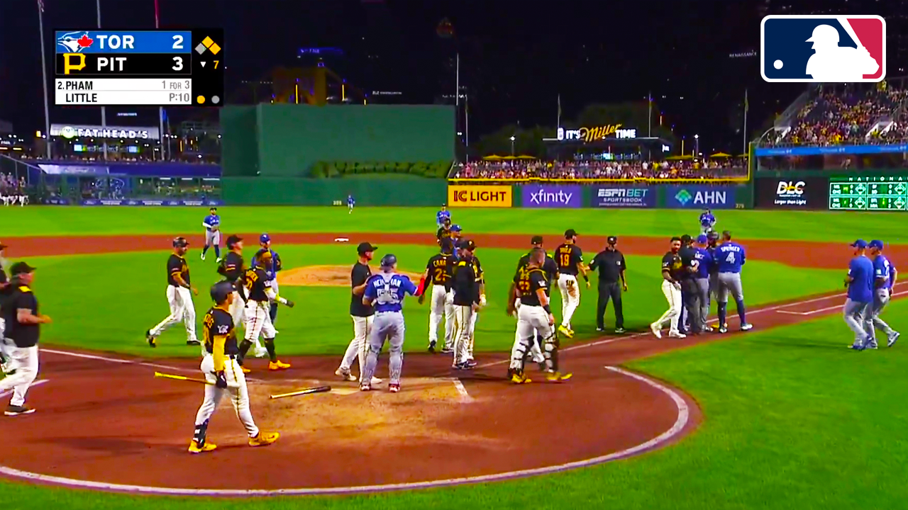 Benches cleared in Pittsburgh after Tommy Pham bat flipped a walk, but cooler heads prevailed | Blue Jays vs Pirates 2025 MLB Highlights