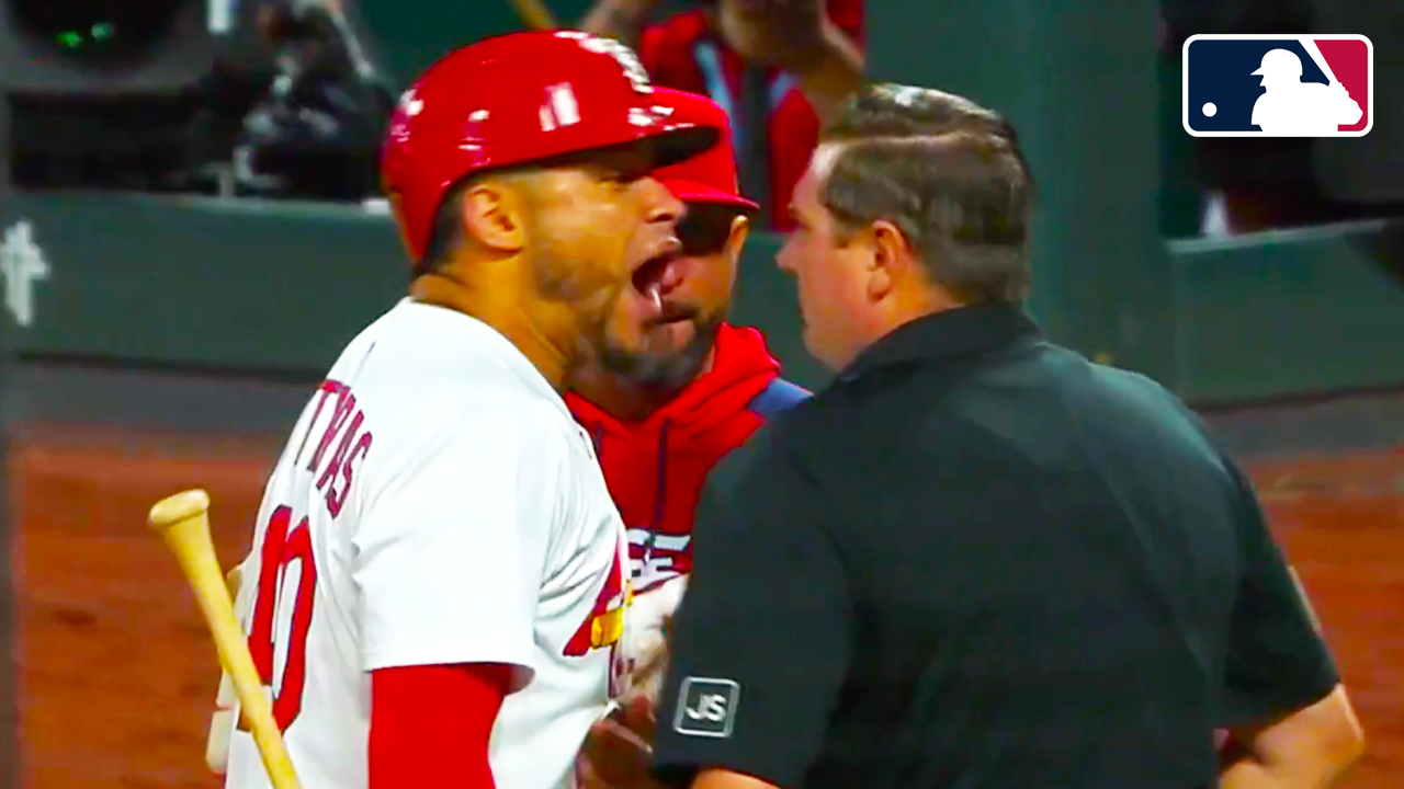 Willson Contreras Ejected after throwing bat & candy onto field | Pirates vs Cardinals 2025 MLB Highlights