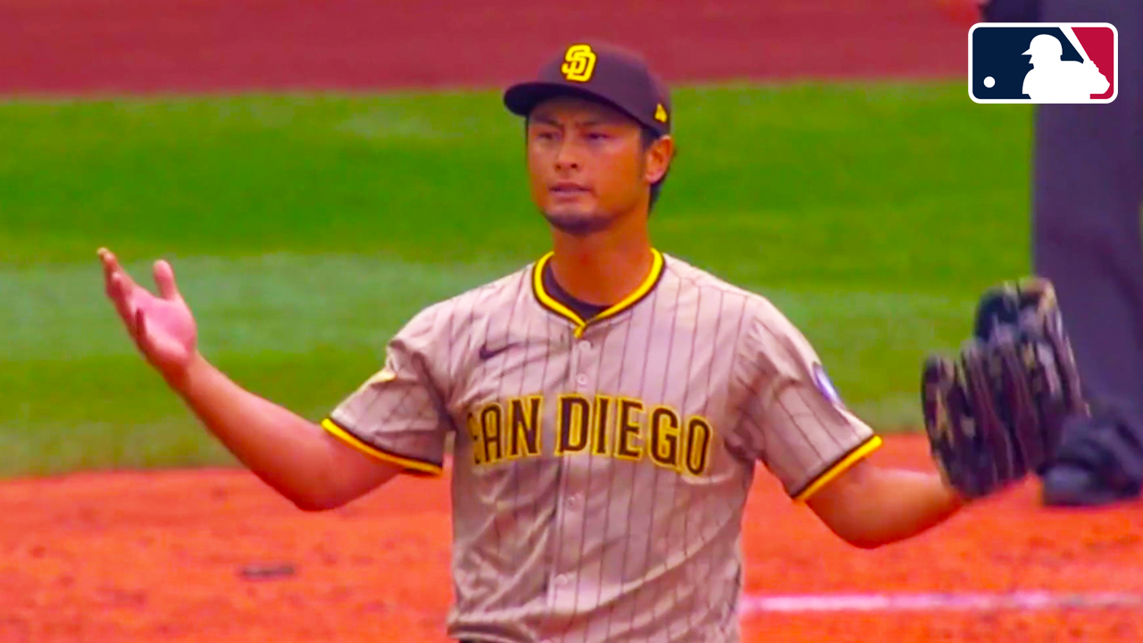 Yu Darvish’s reaction to a 150 xBA fly ball dropping for a run scoring hit “What the fuck is that” | Padres vs Mariners