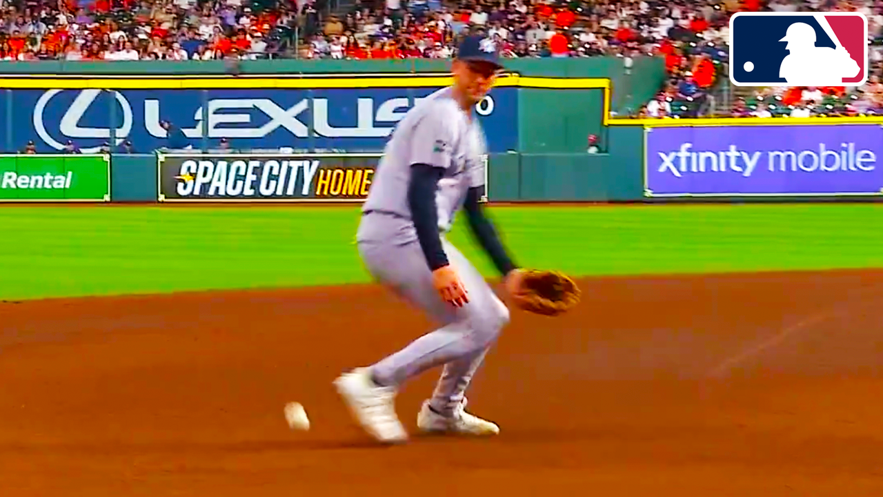 Ryan McMahon Error called this a non catch by Brian Walsh | Yankees vs Astros 2025 MLB Highlights